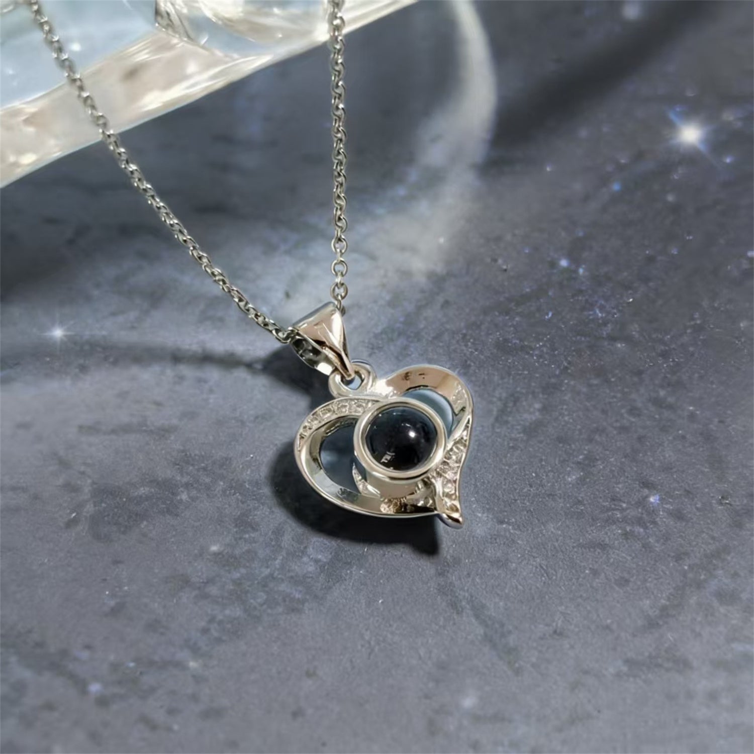 Luxury Heart Shaped Projection Necklace With Diamonds