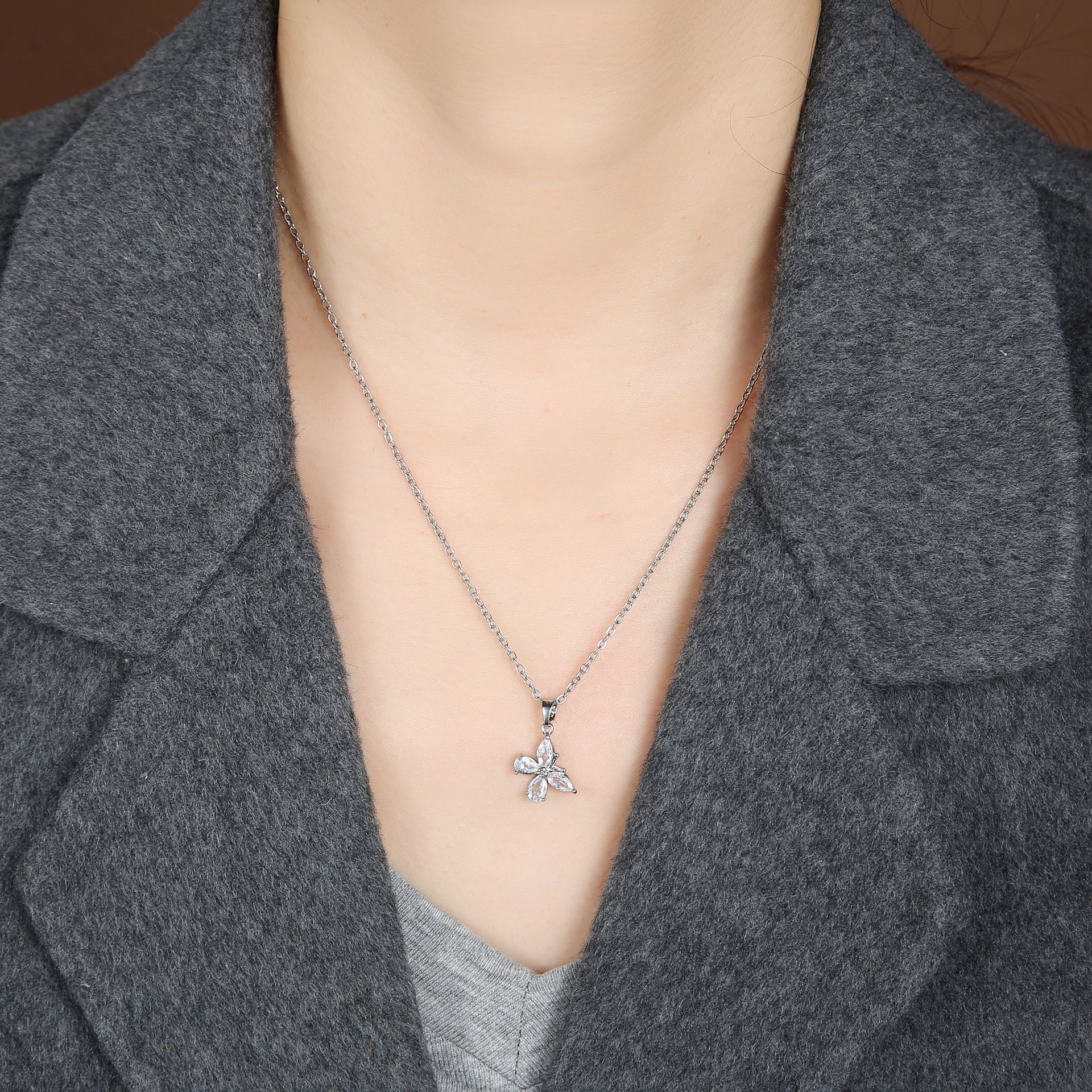 Niche Design Light Luxury Collarbone Chain Necklace for Women