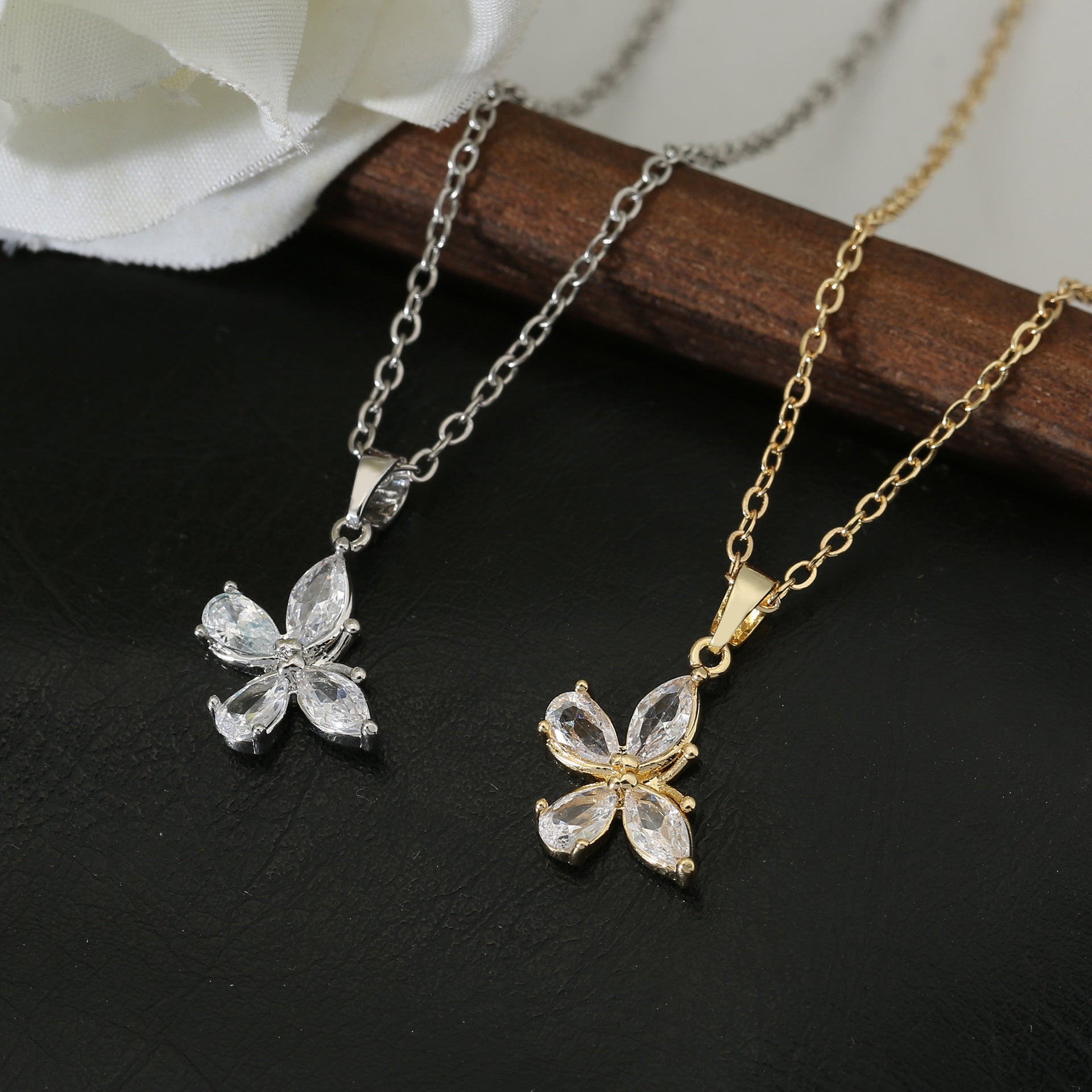 Niche Design Light Luxury Collarbone Chain Necklace for Women