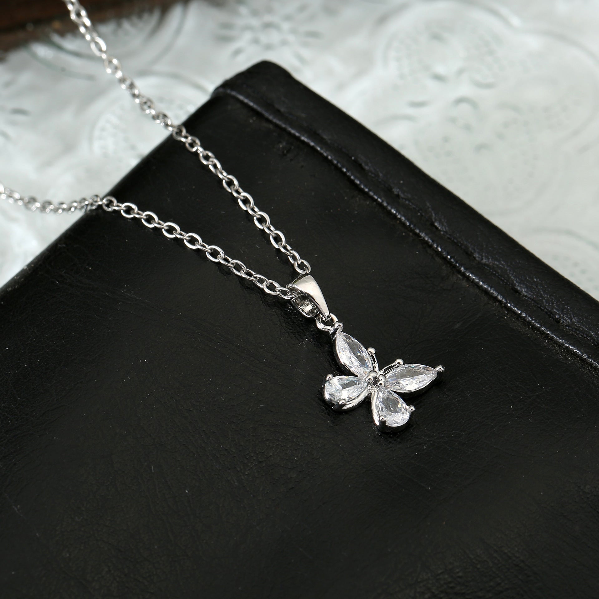 Niche Design Light Luxury Collarbone Chain Necklace for Women