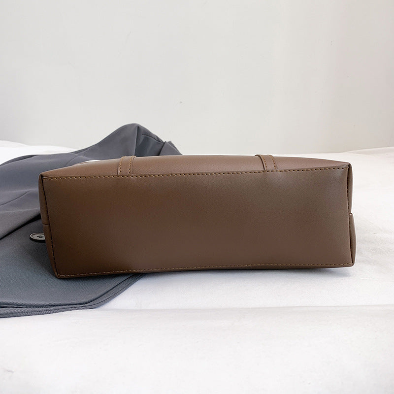 Versatile Commuter Shoulder Bag with Premium Sophisticated Tote Design